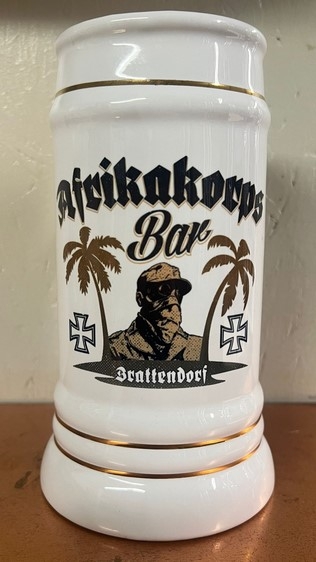 Bierkrug mit Goldlinien - Afrikakorps Bar Brattendorf