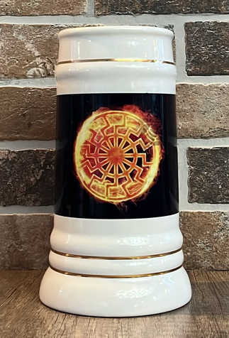 Bierkrug mit Goldlinien - Schwarze Sonne - brennend