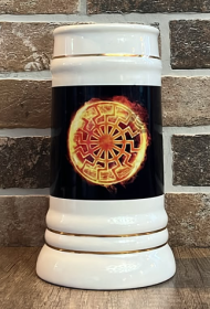 Bierkrug mit Goldlinien - Schwarze Sonne - brennend