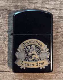Sturmfeuerzeug - schwarz - Gasthaus Eiserner Löwe